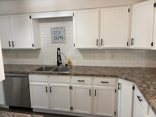 3 bed, 2200 sqft, $2,100 — Photo 2