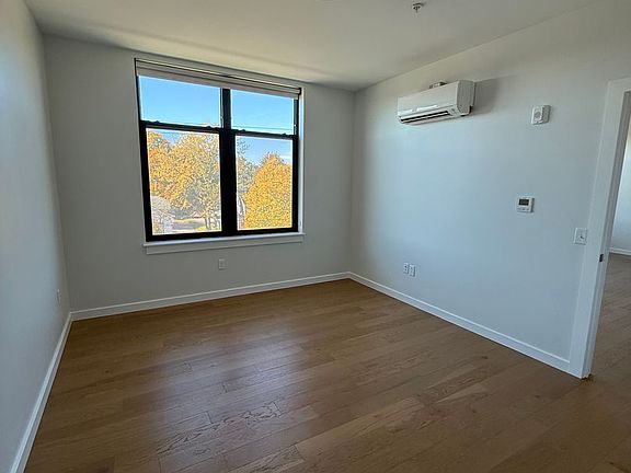 2nd image of 510 Shelburne Rd #303