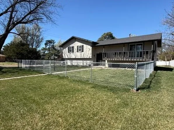 1028 W 5th St, Larned, KS 67550