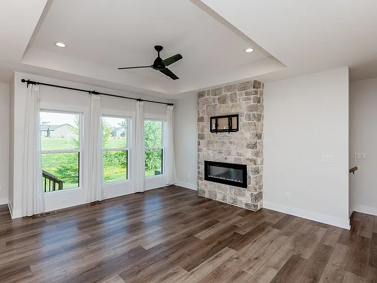 5901 NE Sherman Dr — Photo 3