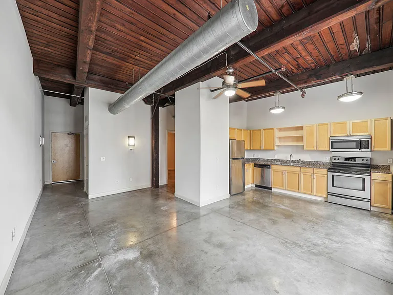Stadium Loft Apartments — Photo 18