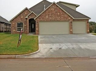 932 Covington Ln, Midwest City, OK 73130