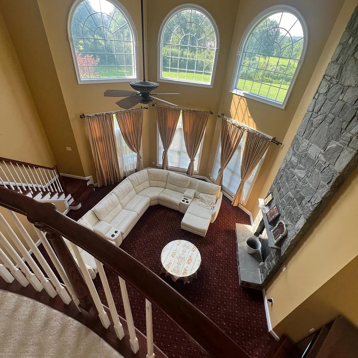 6 bed, 5.5 bath, 6104 sqft, $6,450 — Photo 3