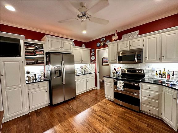 4th image of 7221 Mission Rd APT 211