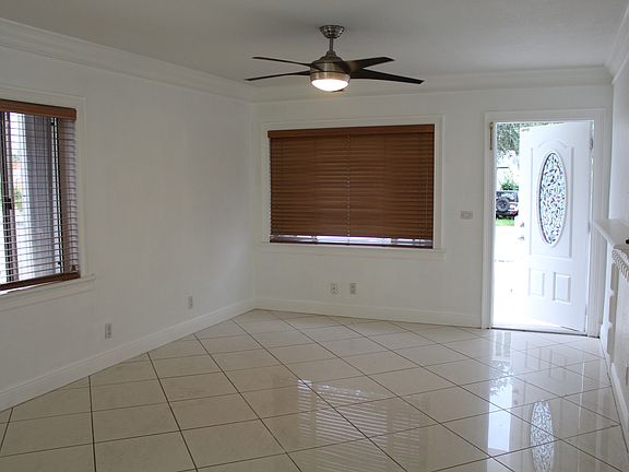 5th image of 300 SW 71st Ave #1