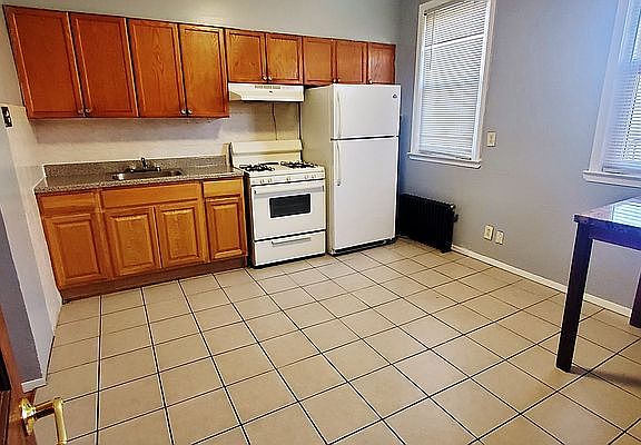 2nd image of 25-52 22nd St #2CC