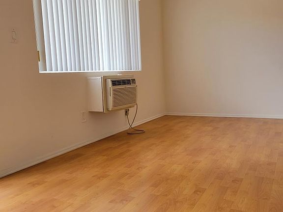 4th image of 130 S Adams St #23
