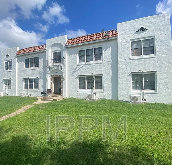 284 Corona Crescent St — Photo 1