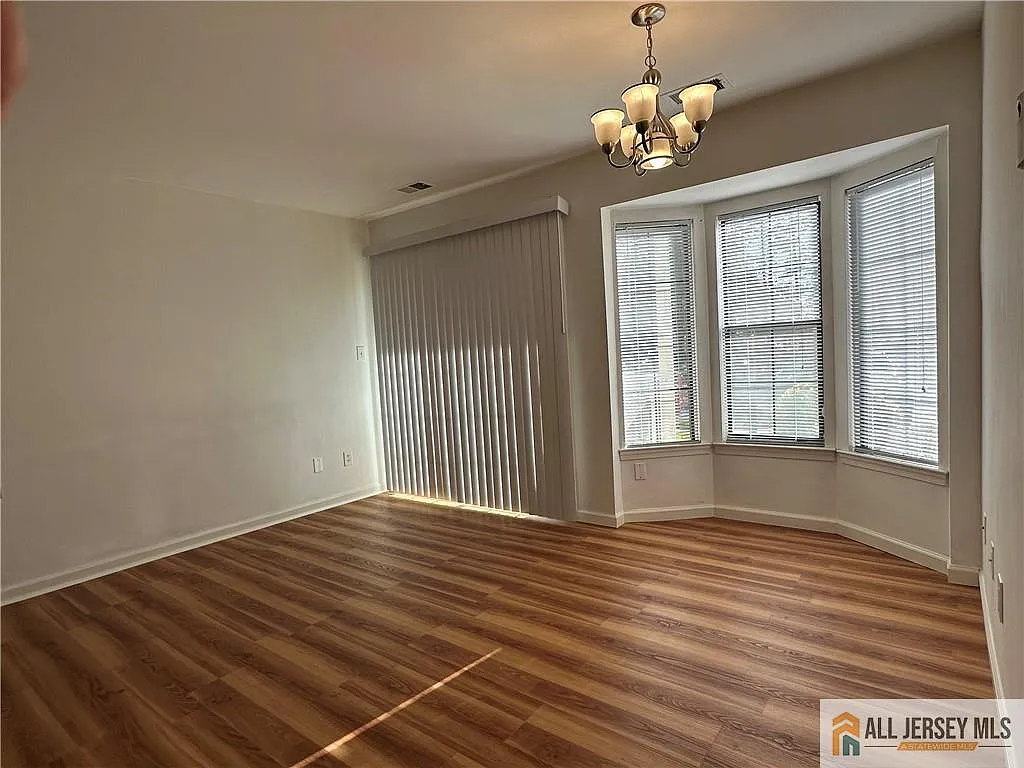 1 bed, 1.0 bath, 450 sqft, $1,900 — Photo 2