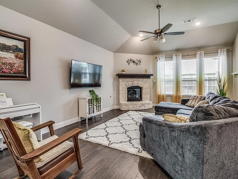 3521 Washington Dr — Photo 4