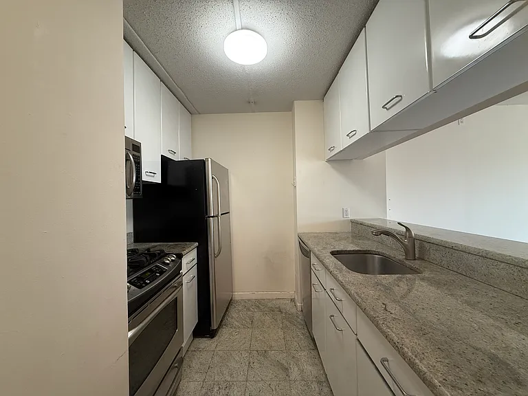 4 Martine Ave #510 — Photo 12