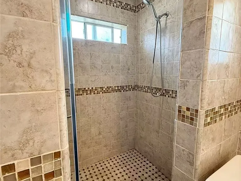 453 W Locust St #B — Photo 7