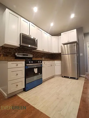 Rented by Evergreen Apartments BK | media 20