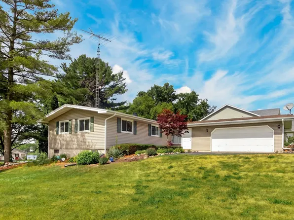 132 Valhalla Dr NE, Poplar Grove, IL 61065