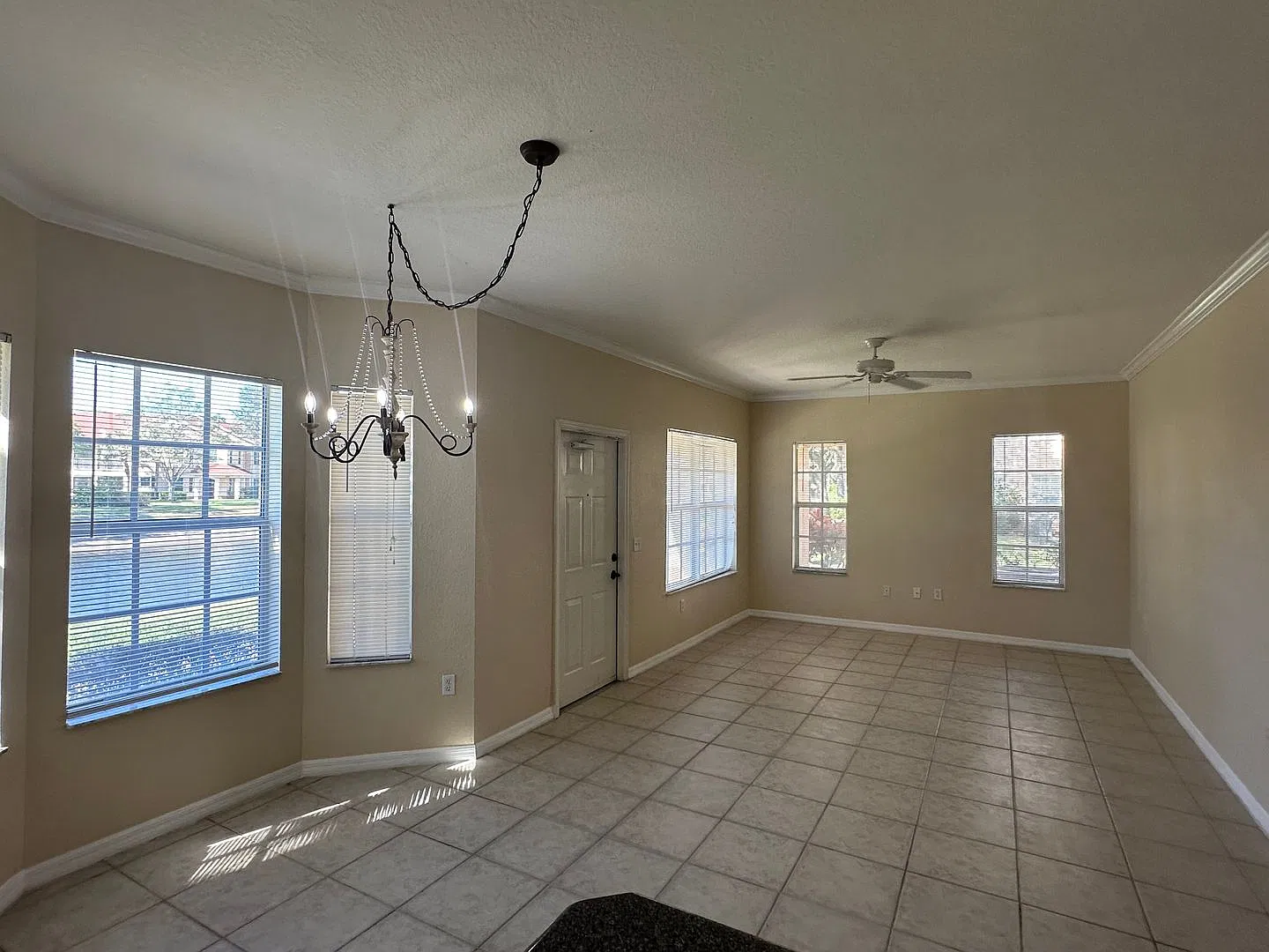 Palm Estates 3/2 with Garage — Photo 3