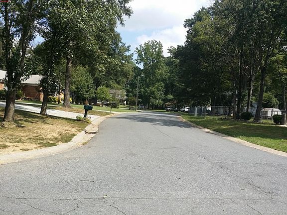 4th image of 6103 Bayswater Ln
