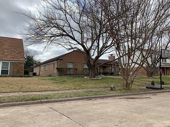 3rd image of 1022 Alexandria Ave