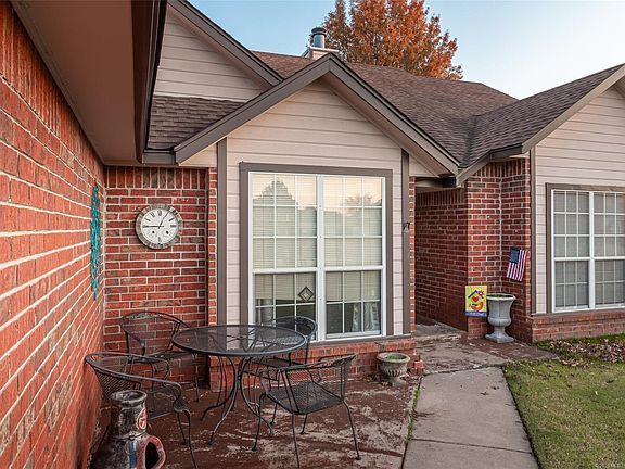 2nd image of 2601 Highwood Dr