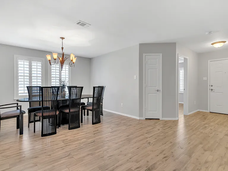 16329 Severn Ln — Photo 8
