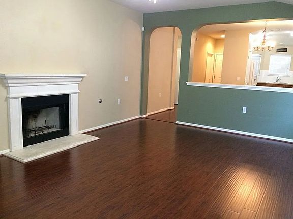 4th image of 5321 Hutchinson Dr