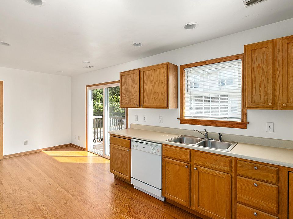 Kitchen eating area with sliding door to deck.