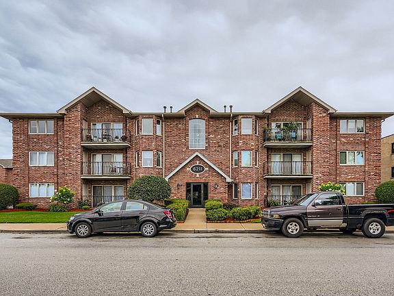2nd image of 6211 W 94th St APT 3SW