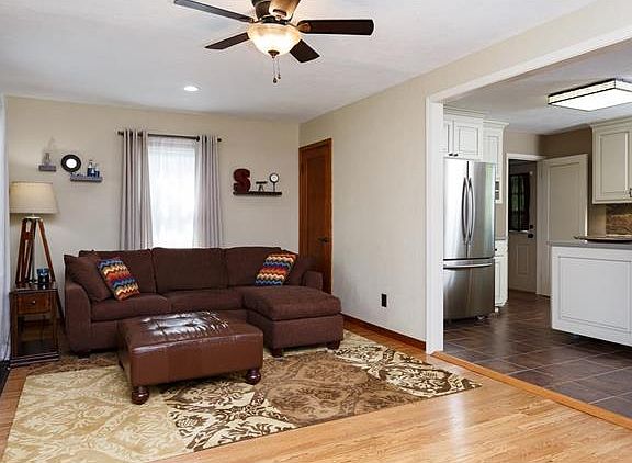 2nd image of 9516 Miriam Ave