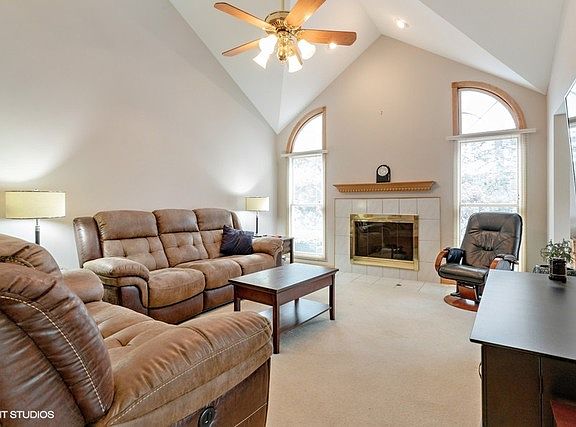 3rd image of 1918 Ivy Ln