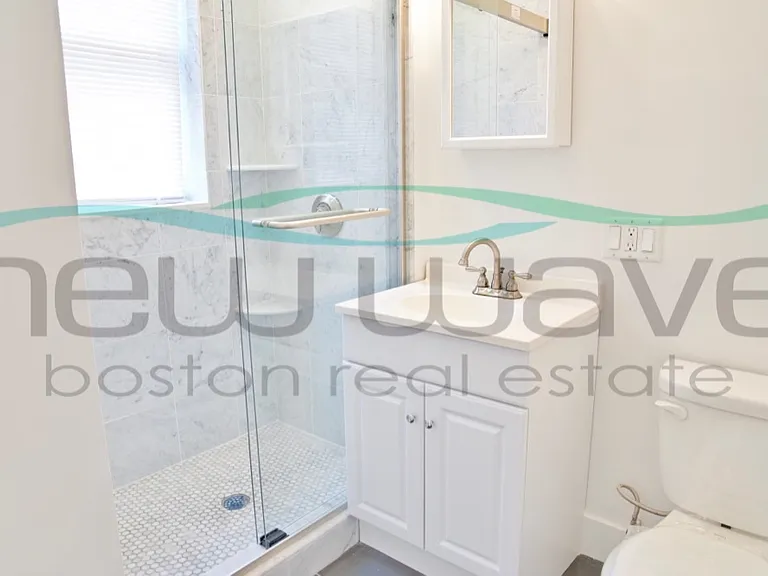 19 Queensberry St #5 — Photo 5