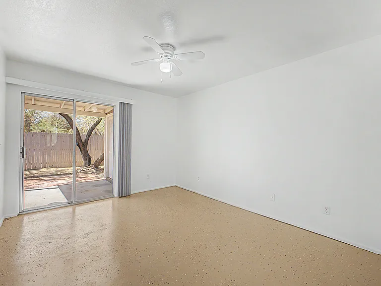 386 E Calle Arizona — Photo 16