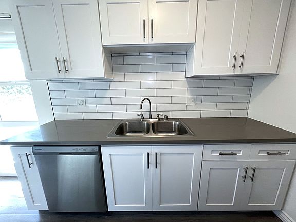 2nd image of 3414 Keystone Ave APT 1