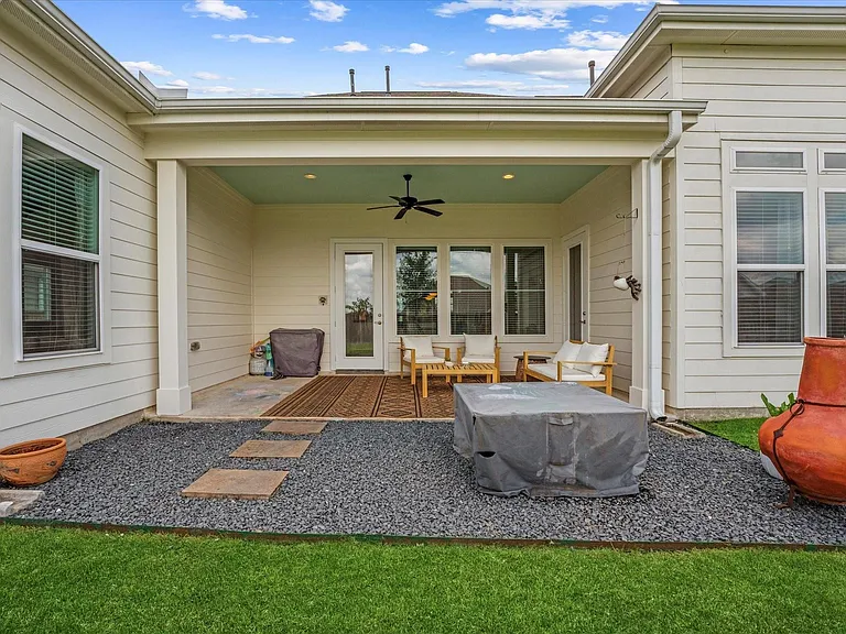 2221 Salt Grass Trl — Photo 37