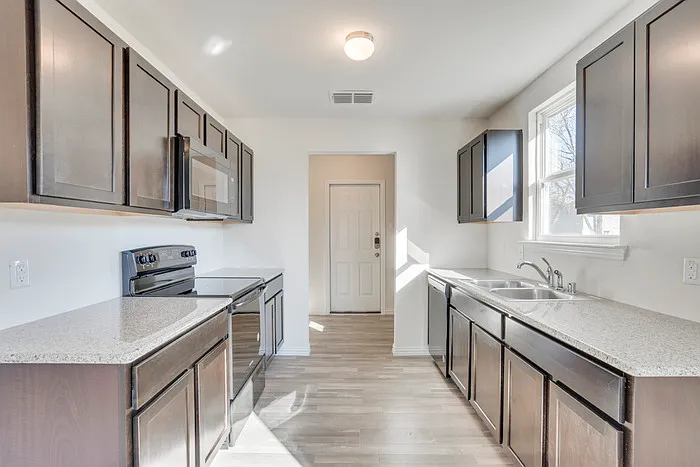 2327 Jodi Ln — Photo 12
