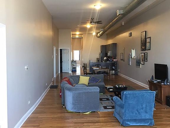 3rd image of 1318 N Milwaukee Ave #200