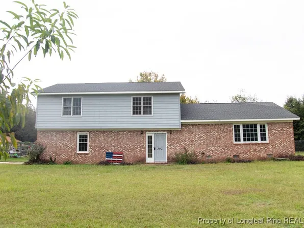 303 Cemetery Rd, Maxton, NC 28364