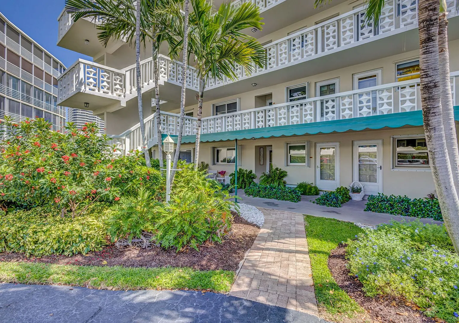 55+ 1 Bed, 1 Bath Condo North Palm Beach — Photo 4