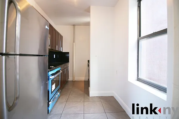 Rented by Link NY Realty | media 28