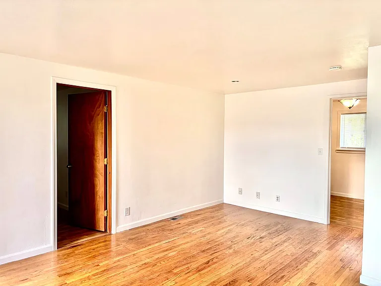 5814 Renton Ave S — Photo 7