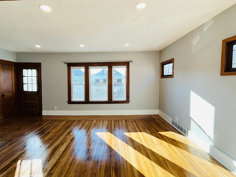 151 Carmel Rd #UPPER — Photo 5