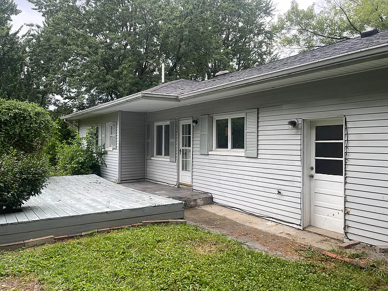 1403 E Main St — Photo 3