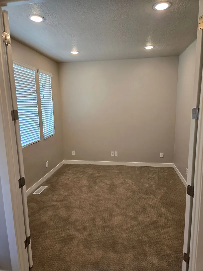 Beautiful 5 Bed 3.5 Bath in Lehi!! — Photo 2