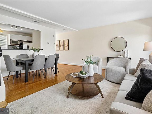 5th image of 215 Burgess Ave