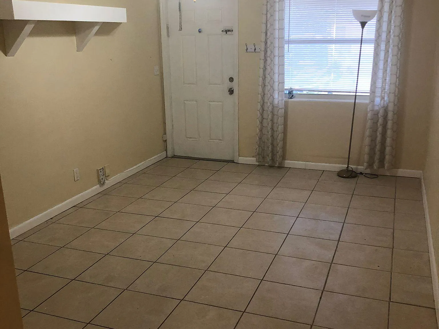 4870 SW 28th Ter — Photo 3