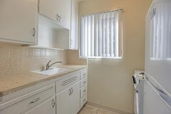 5th image of 2265 Williams St #2265