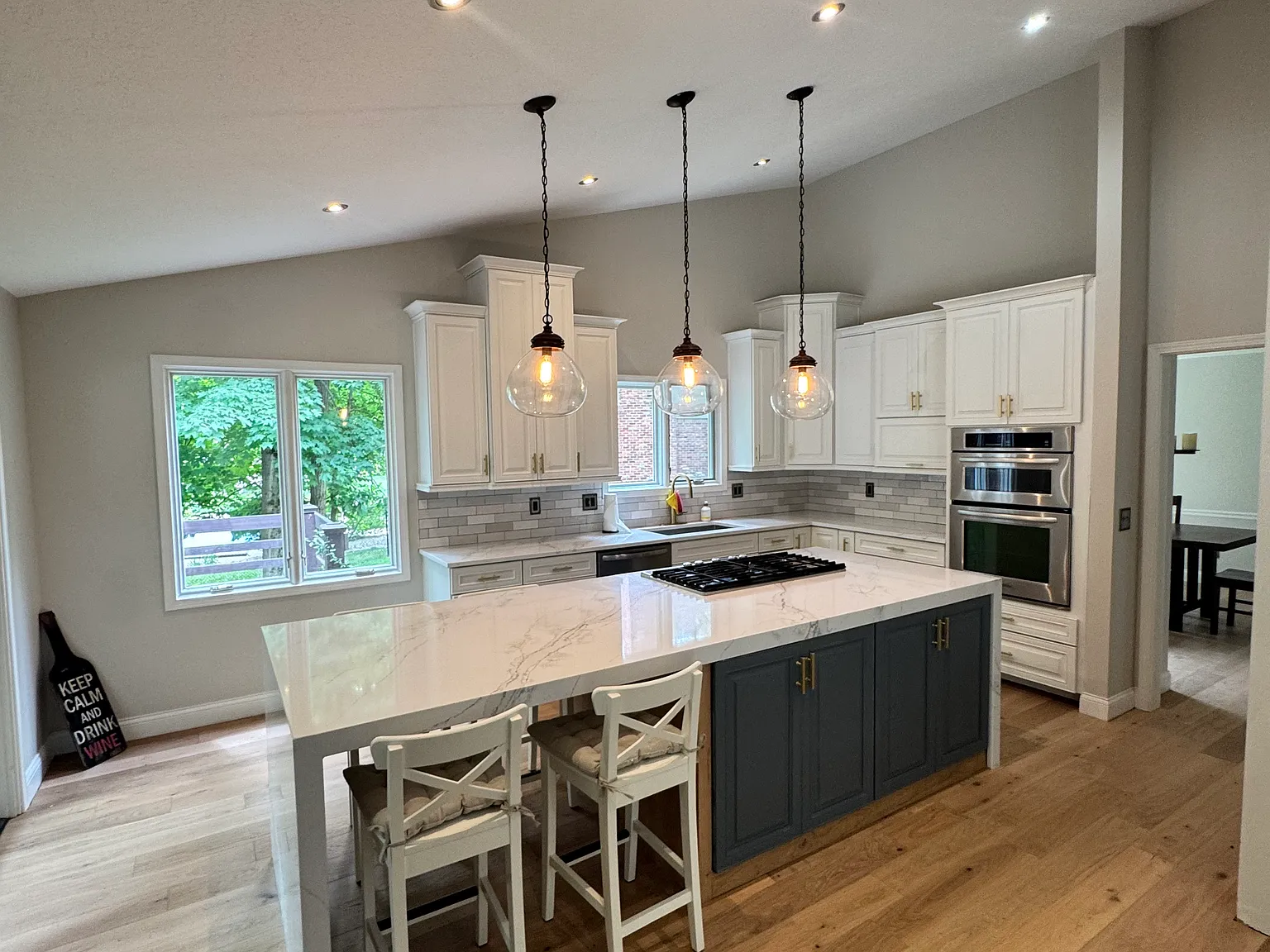 4 bed, 2.5 bath, 2700 sqft, $3,750 — Photo 4