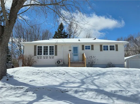 22 Boyd Ave, Moncton, NB E1A 4C3