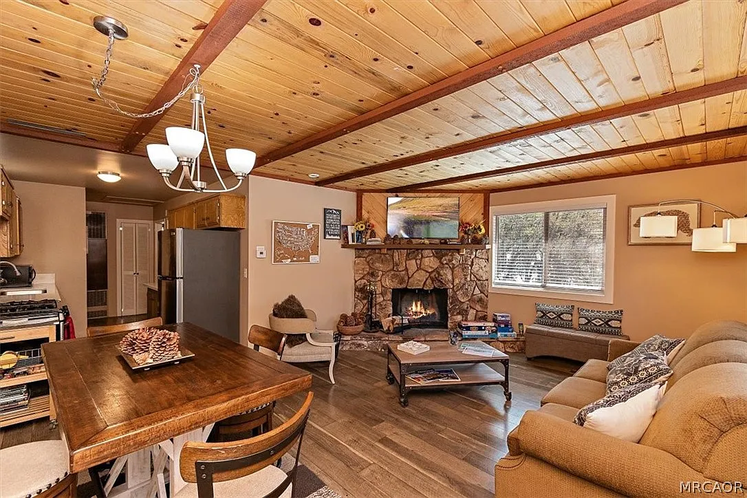 2 bed, 1.0 bath, 760 sqft, $1,650 — Photo 2