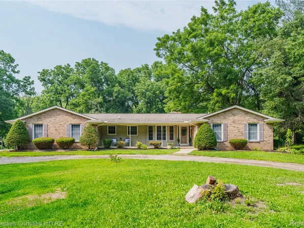13725 Randy Ln, Milford, MI 48380