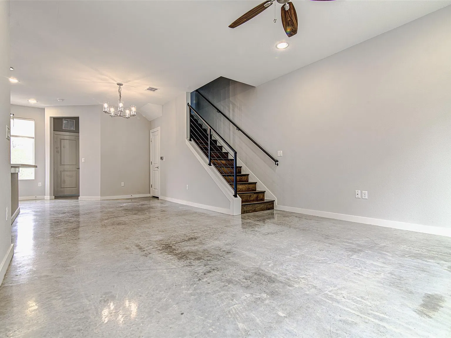 3 bed, 3.0 bath, 1421 sqft, $2,900 — Photo 3