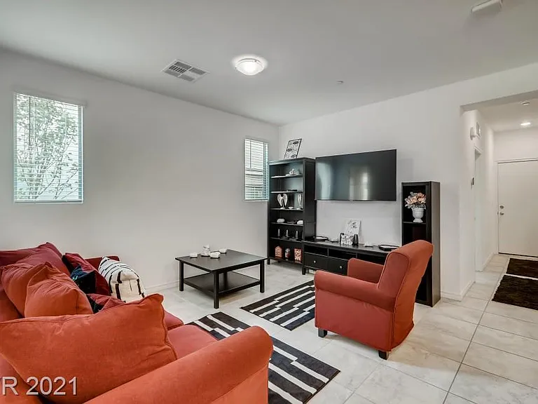 827 E Spring Estates Ave — Photo 7